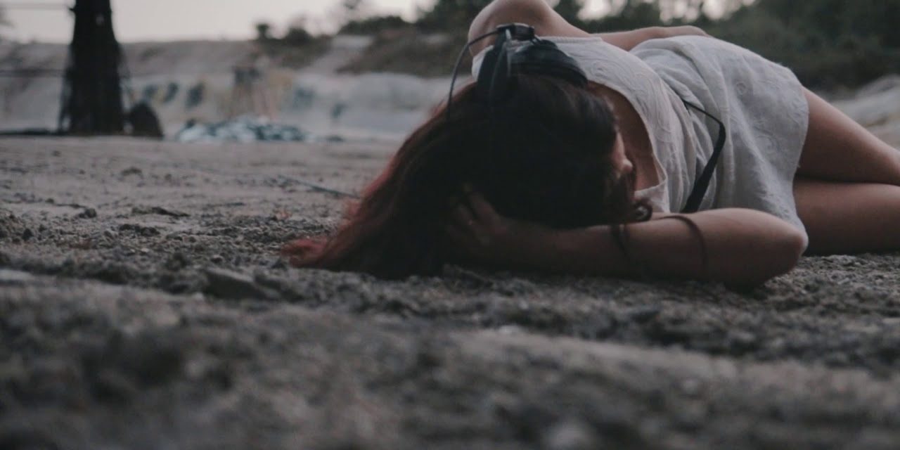 The Sun Is Going Under, il nuovo video di Bacàn girato nella spiaggia Caldara di Manziana